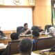 Pj Bupati Bekasi Dedy Supriyadi memimpin rapat evaluasi anggaran dan pelaksanaan kegiatan pembangunan