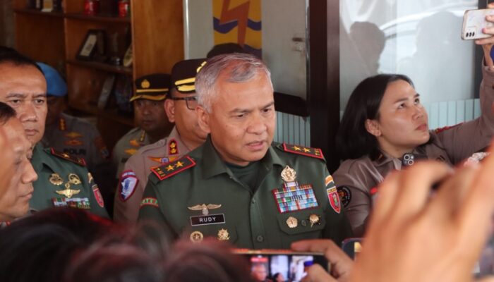 Pangdam VI/Mulawarman dan Kapolda Kaltara Tinjau Insiden Tarakan, Berkomitmen Menjaga Sinergitas TNI-Polri
