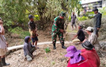 Kedekatan TNI dan Rakyat Terlihat dalam Sosialisasi TMMD Slempit
