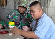 Sertu Bambang dan Praka Heriyanto Beri Motivasi Pengrajin Lokal