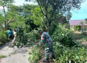 Satgas dan Warga Bersihkan Jalan dan Pangkas Pohon