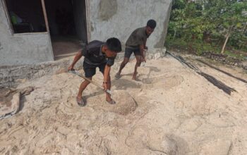 Serda Lukman Lausiry Pimpin Perbaikan Rumah Warga, Progres TMMD di Moa Tembus 45 Persen