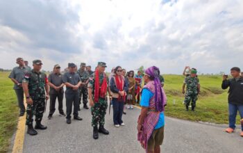 Kunjungan Perdana Danrem Raffles Manurung Disambut Adat Maluku Barat Daya